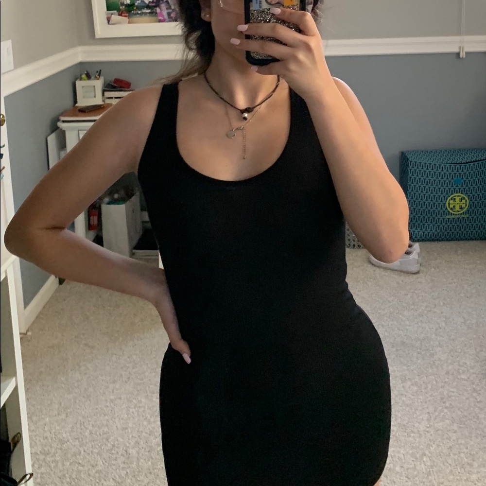 Black bodycon dress
